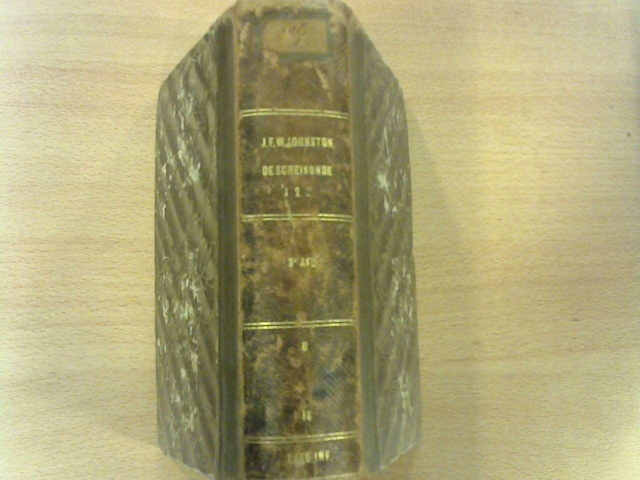 Johnston J.F.W. voor Nederland bewerkt door Gunning Dr, J.W. - De Scheikunde in het dagelijksch leven. Tweede herziene druk / 3 volumes in 1 band