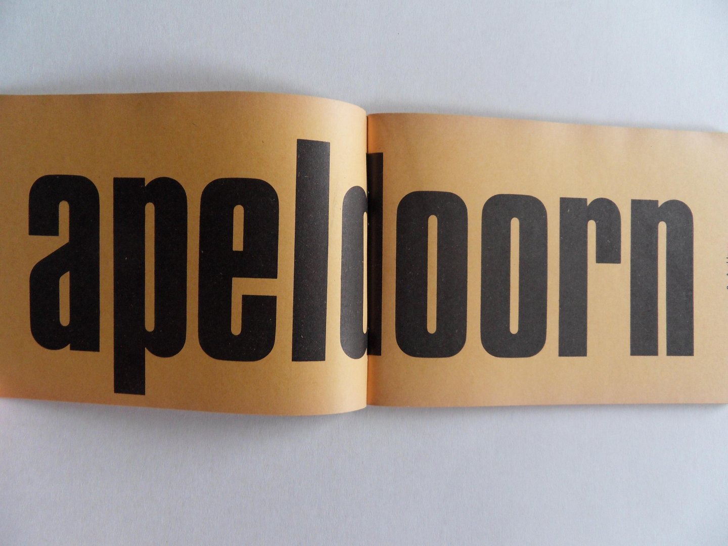 Tango. - Het vrij handig en nogal uitgebreid Liftboek van Nederland.