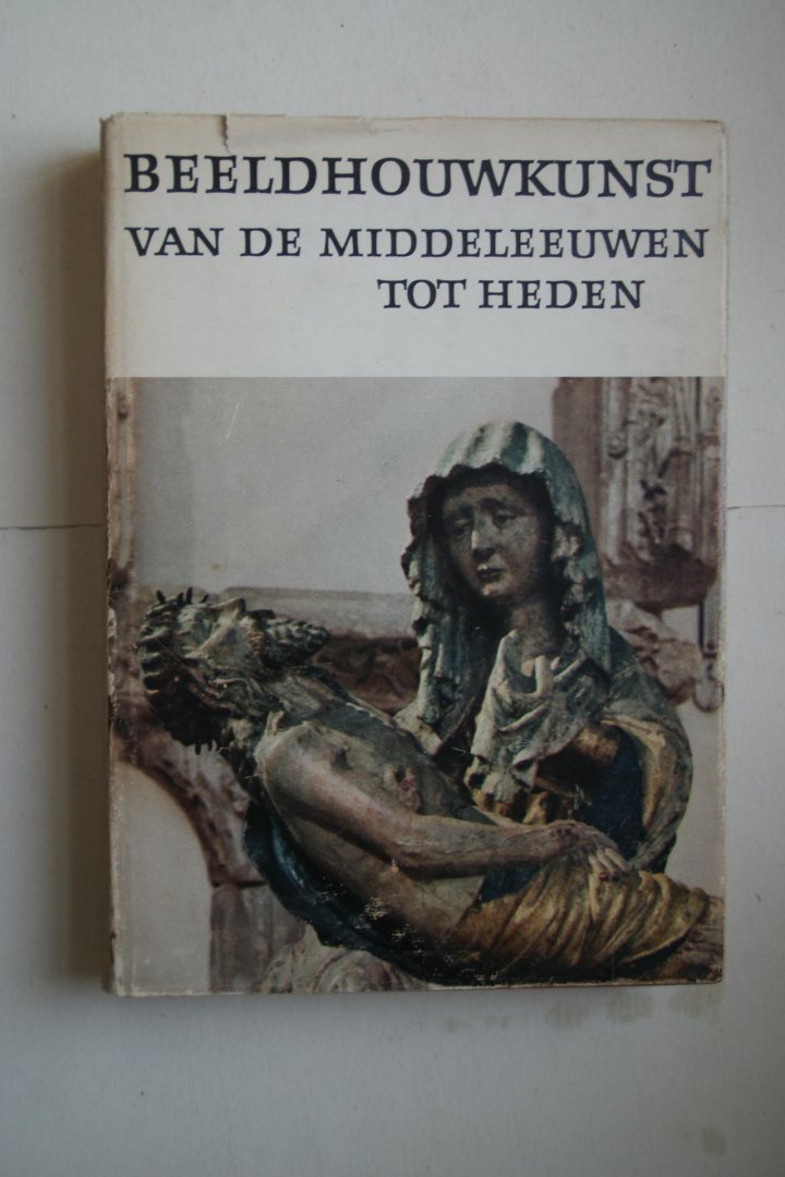 Bouvy, D. - Beeldhouwkunst van de Middeleeuwen tot Heden uit het Aartsbisschoppelijk Museum te Utrecht