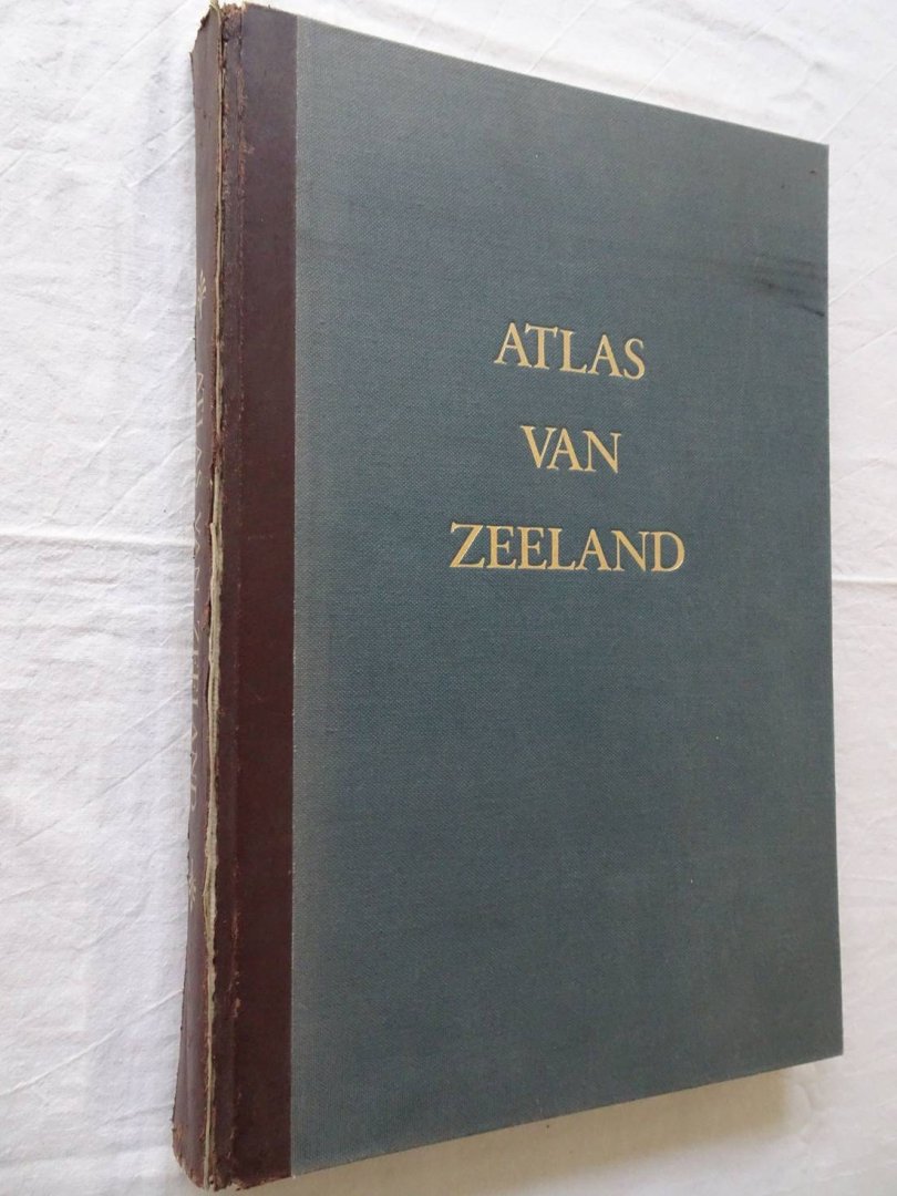  - Atlas van Zeeland; vervattende Nauwkeurige Kaarten Van Alle De Eilanden, op order van ... den Prince van Oranje, meetkundig opgenomen door de Heeren Hattinga, geduurende de jaaren 1744 tot 1752. Benevens Grondtekeningen en Gezigten der Steden,...