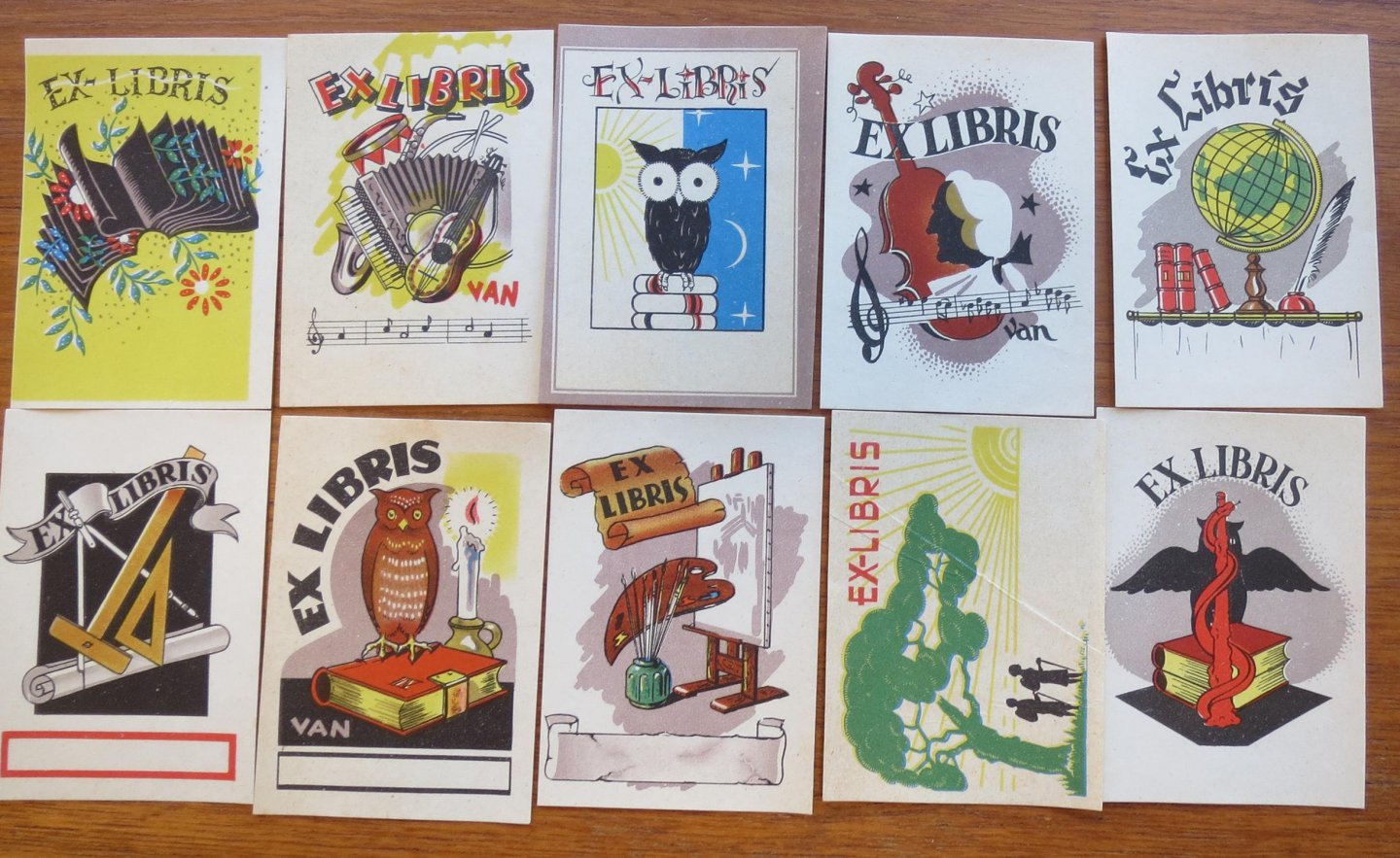 Wijdeveld, Ruscha (1912-2004) - 10 different ex libris, all in colour and in very good condition. 7,5 x 5,3 cm.