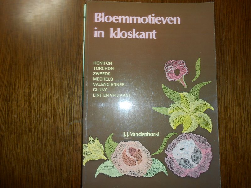 Vandenhorst J J - Bloemmotieven in kloskant