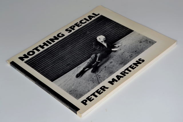 Martens, Peter (foto's) & Renate Dorrestein (inleiding) - Nothing special