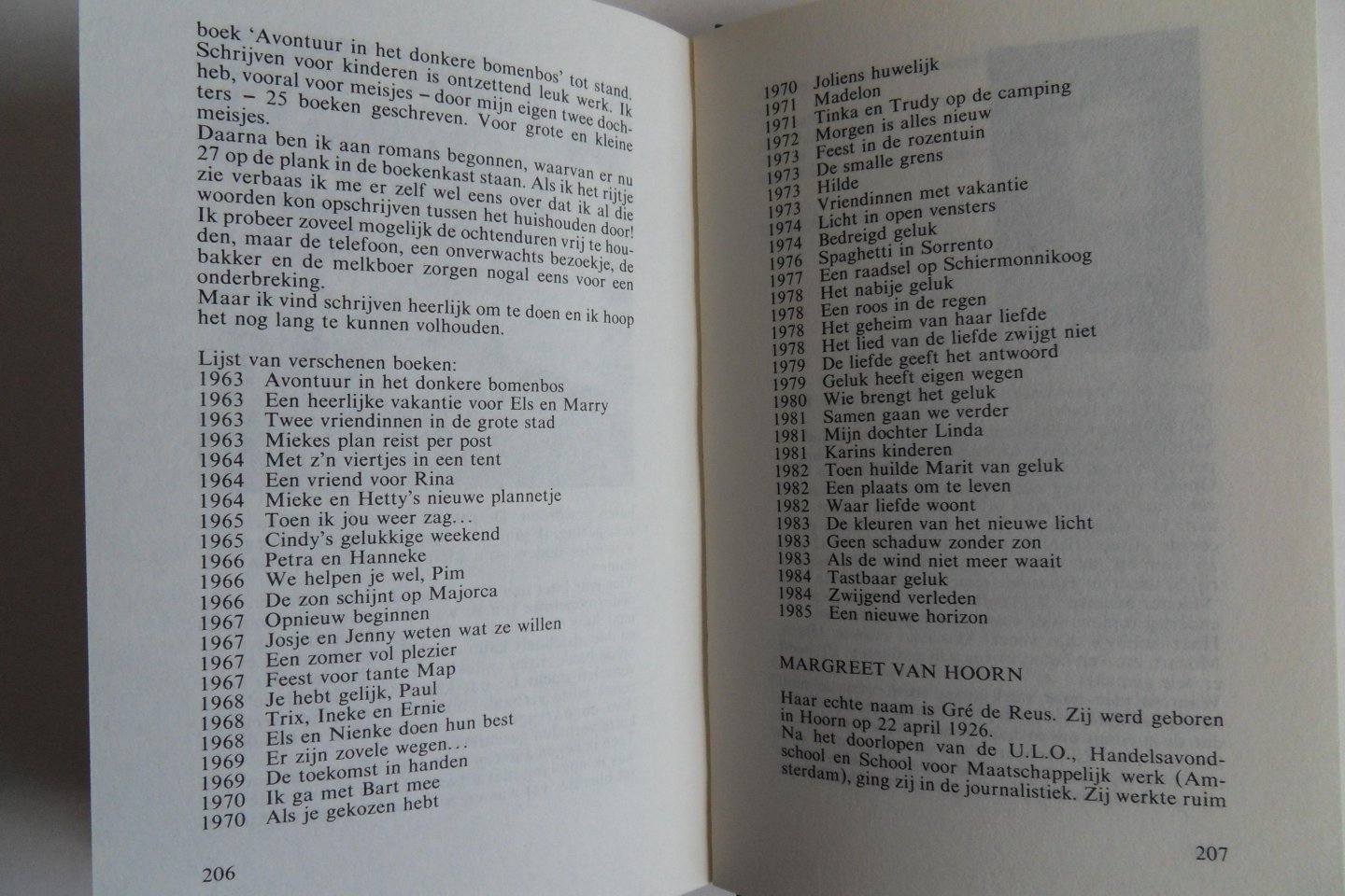 Ferwerda-van den Berg, Annie; Graaf, Anke de; e.a. - Geliefde schrijfsters. - 15 Korte Verhalen. [ merendeel niet eerder gepubliceerd ].