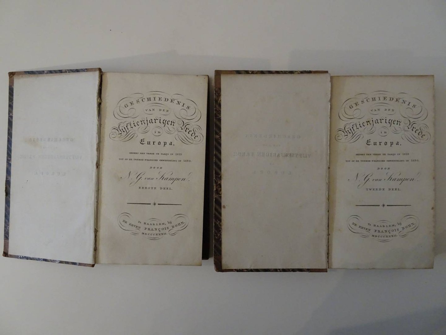 Kampen, N.G. van. - Geschiedenis van den Vijftienjarigen Vrede in Europa, sedert den vrede te Parijs in 1815 tot op de tweede Fransche omwenteling in 1830. Twee losse delen (compleet).