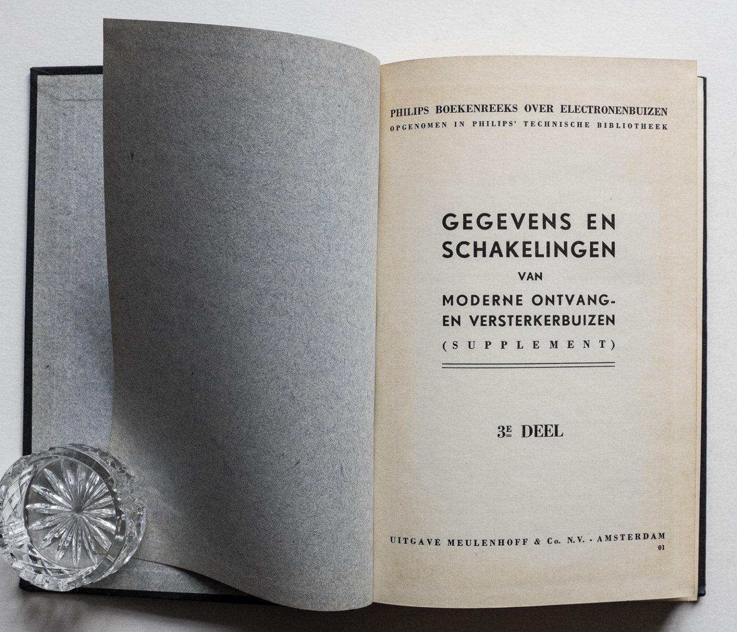 Philips Gloeilampenfabrieken Nederland n.v., Eindhoven - Gegevens en schakelingen van moderne ontvang- en versterkerbuizen (supplement 1)