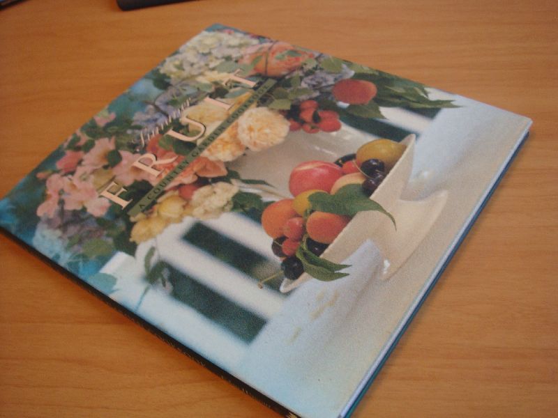 Waycott, Edon - Summer fruit - A country garden cookbook