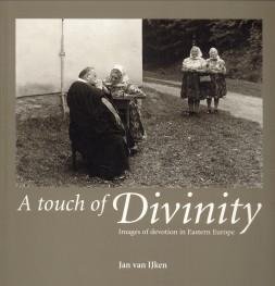 IJKEN, JAN VAN (photographs), GROEN, BERT (introduction) - A touch of divinity. images of devotion in Eastern Europe