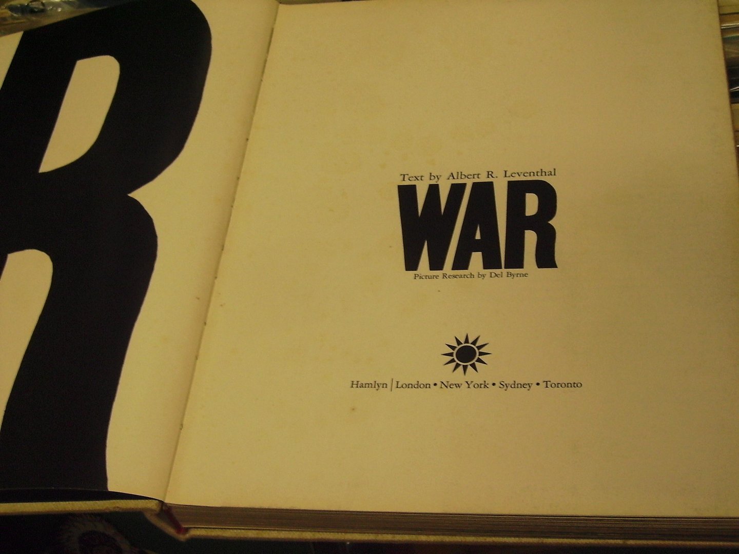 Leventhal, A, R, / Byrne, D - War ( oorlogen in de twintigste eeuw)