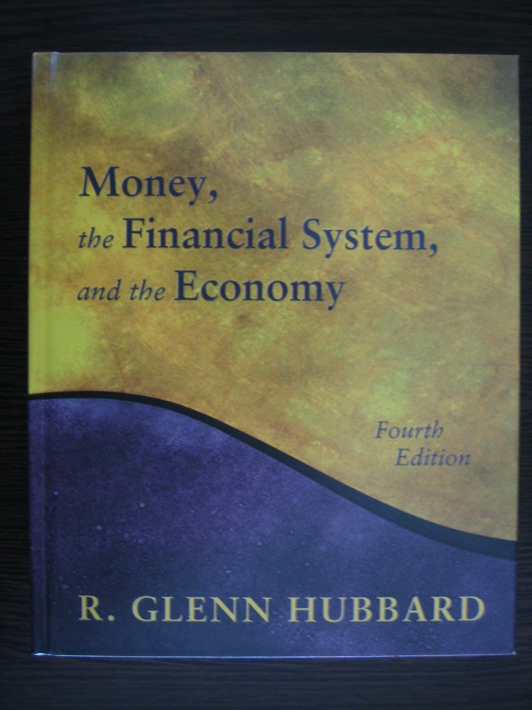 Hubbard, R. Glenn - Money, the financial system and the economy.
