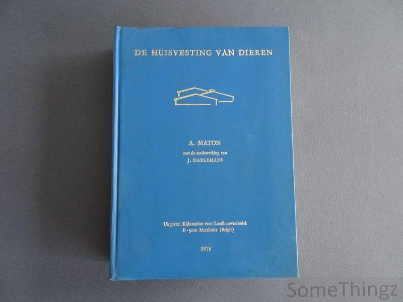 Maton, A en Daelemans, J. - De huisvesting van dieren. Bouw en inrichting van veestallen.