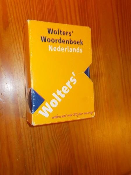 red. - Wolters' woordenboek Nederlands. Koenen.