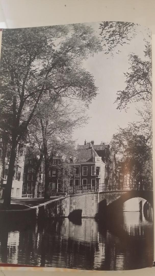 Mijksenaar, Mr. P.J. - Amsterdam Verleden 1275-1900, Heden 1900-1950, Toekomst.1950-2000.