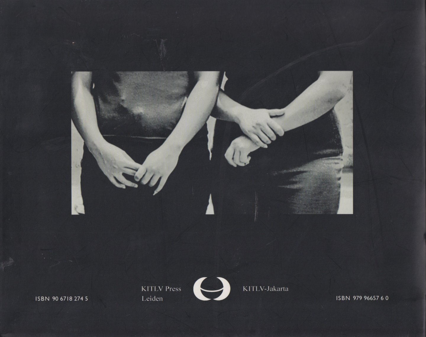 Djumini, Tino / Utumi, Aya (essay) - Relatives - Kerabat (Portraits of contemporary Indonesian families - Potret keluarga Indonesia masa kini)