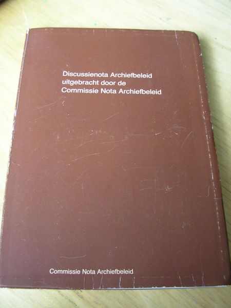  - Discussienota Archiefbeleid (archiefbeleid van de Overheid), zonder de aanbiedingsbrief vande minietsre van WVC van dec 1982 nr MMA/AR-U 4701.