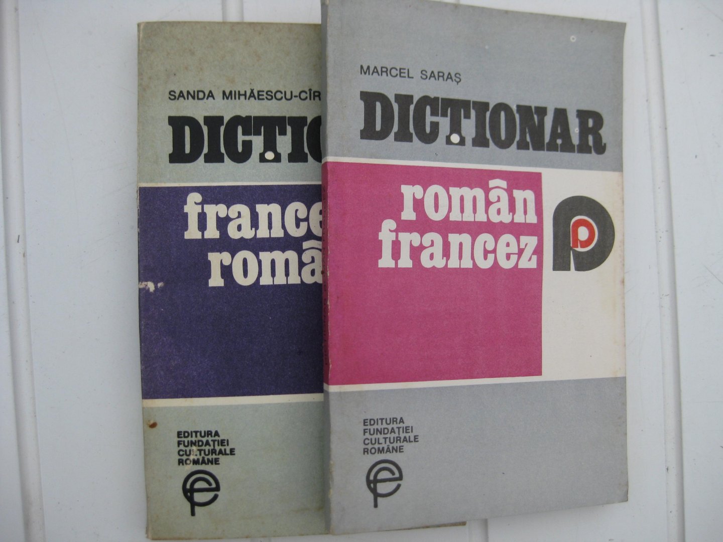 Mihaescu-Cîrsteanu, Sanda en Saras, Marcel. - Dictionar francez-român et român-francez.