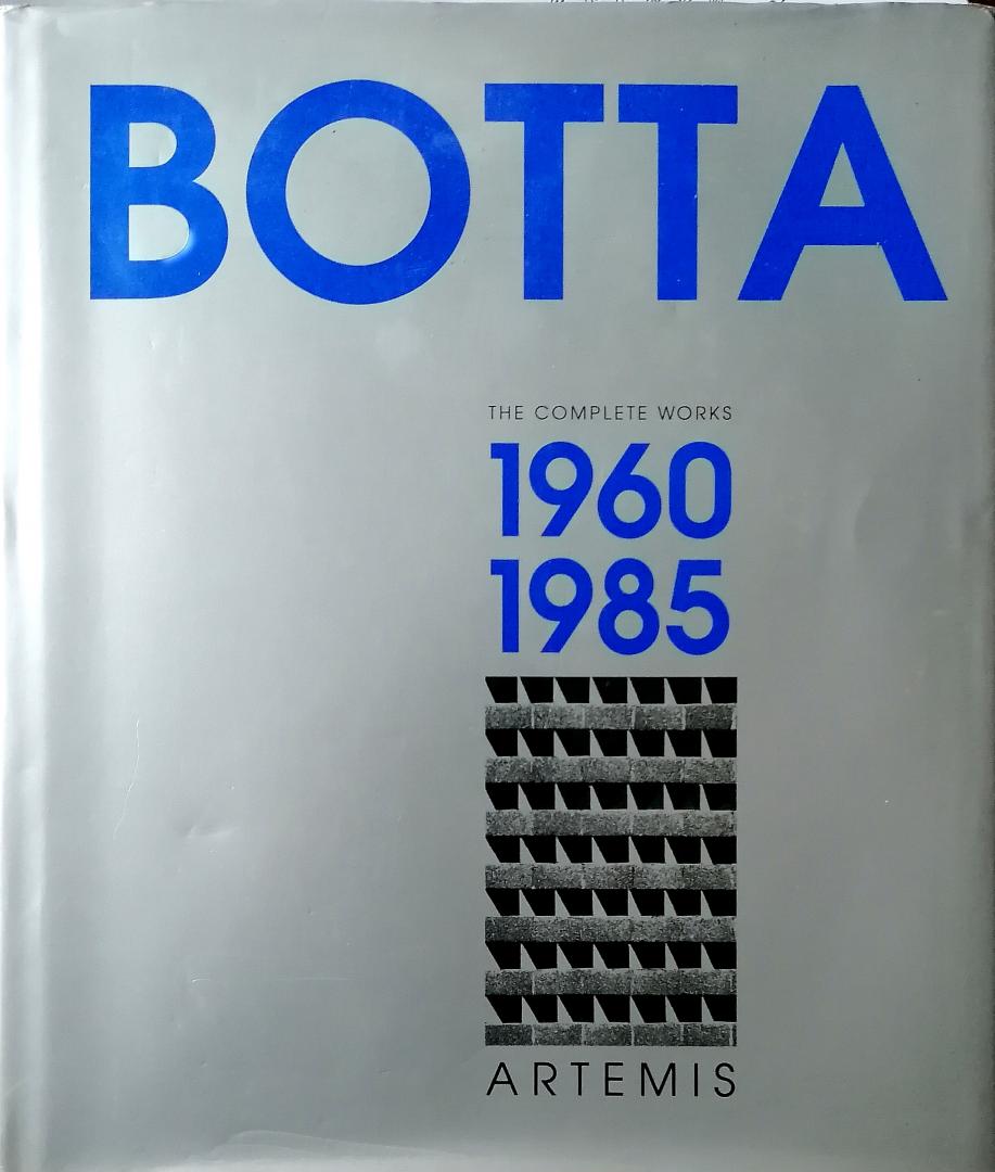 Pizzi , Emilio . [ isbn 9781874056607 ] 1122 (Een Cadeauwaardig exemplaar . ) - Botta . ( The complete works 1960 - 1985 . ) Mario Botta first attracted international recognition with single family houses built in Ticino in the 1970s and 80s. Since then he has continuously developed a distinctive personal style.  -