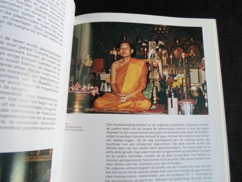 Dongen, P.L.F.van & Th.J.J.Levenaar, K.Vos - Jaargetijden van de mens, Tgv 150 jaar Rijksmuseum voor Volkenkunde