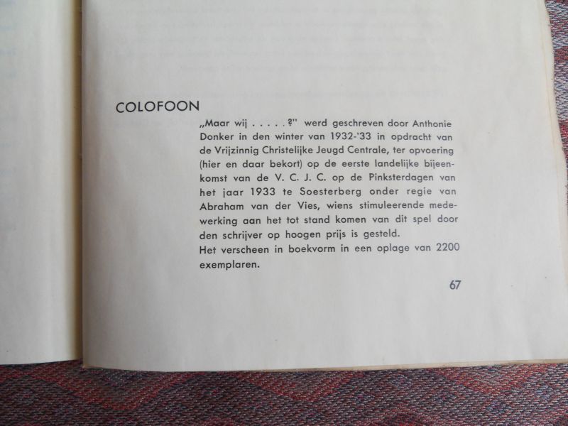 Donker, Anthonie. [ GESIGNEERD door de auteur ]. - Maar wij ......? Spel van jeugd en arbeid.