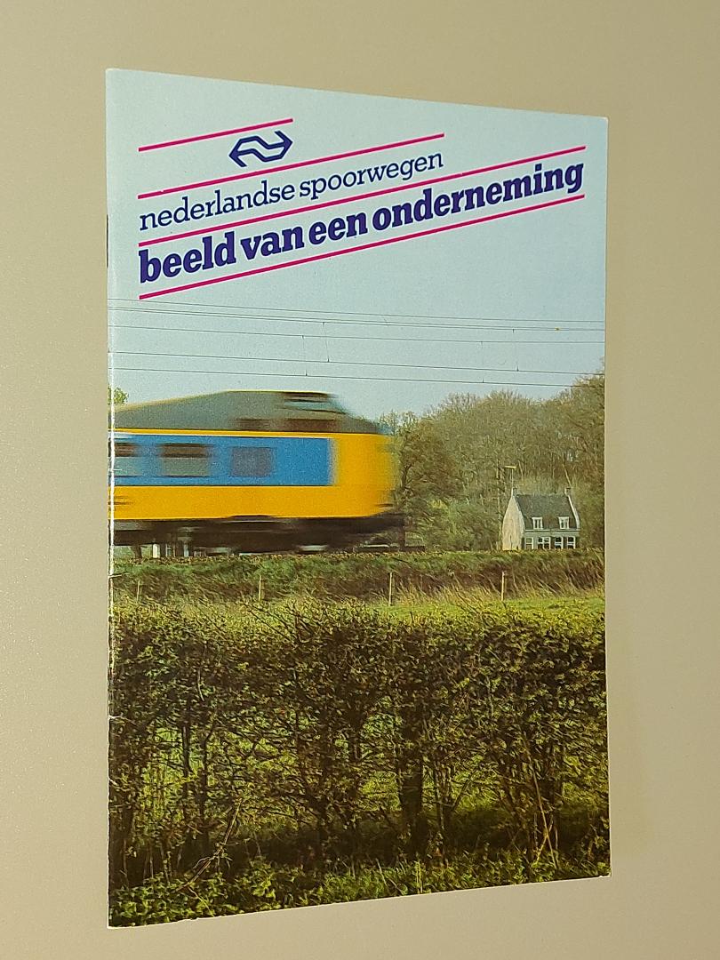 Afd. In- en Externe betrekkingen - Nederlandse Spoorwegen. Beeld van een onderneming + Poster borden NS