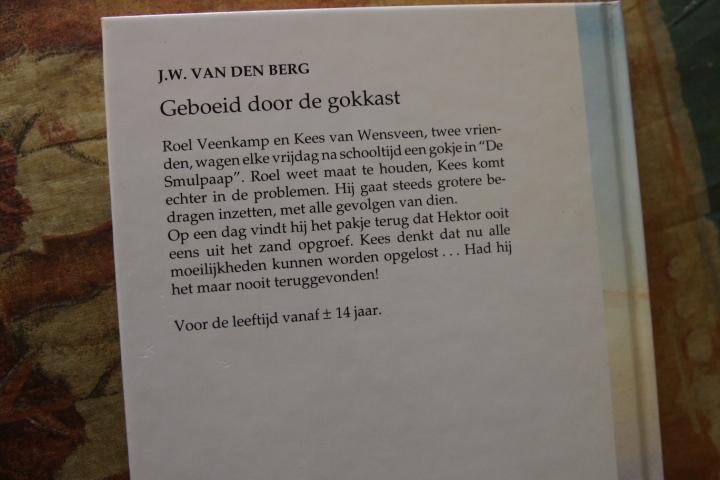 Berg, J. W. van den - Geboeid door de gokkast