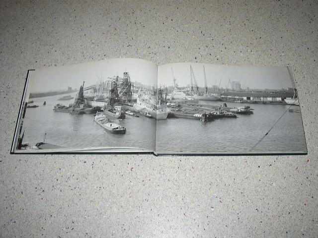 Rotgans, Frits J. fotografie/ Suykerbuyk W.A.A  teksten - Een breed beeld van de Rijn met panoramafotografie van  Frits J. Rotgans