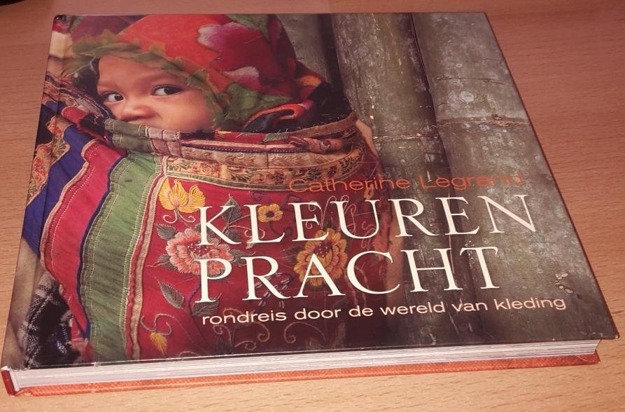 Legrand, Catherine - Kleurenpracht. Rondreis door de wereld van de kleding