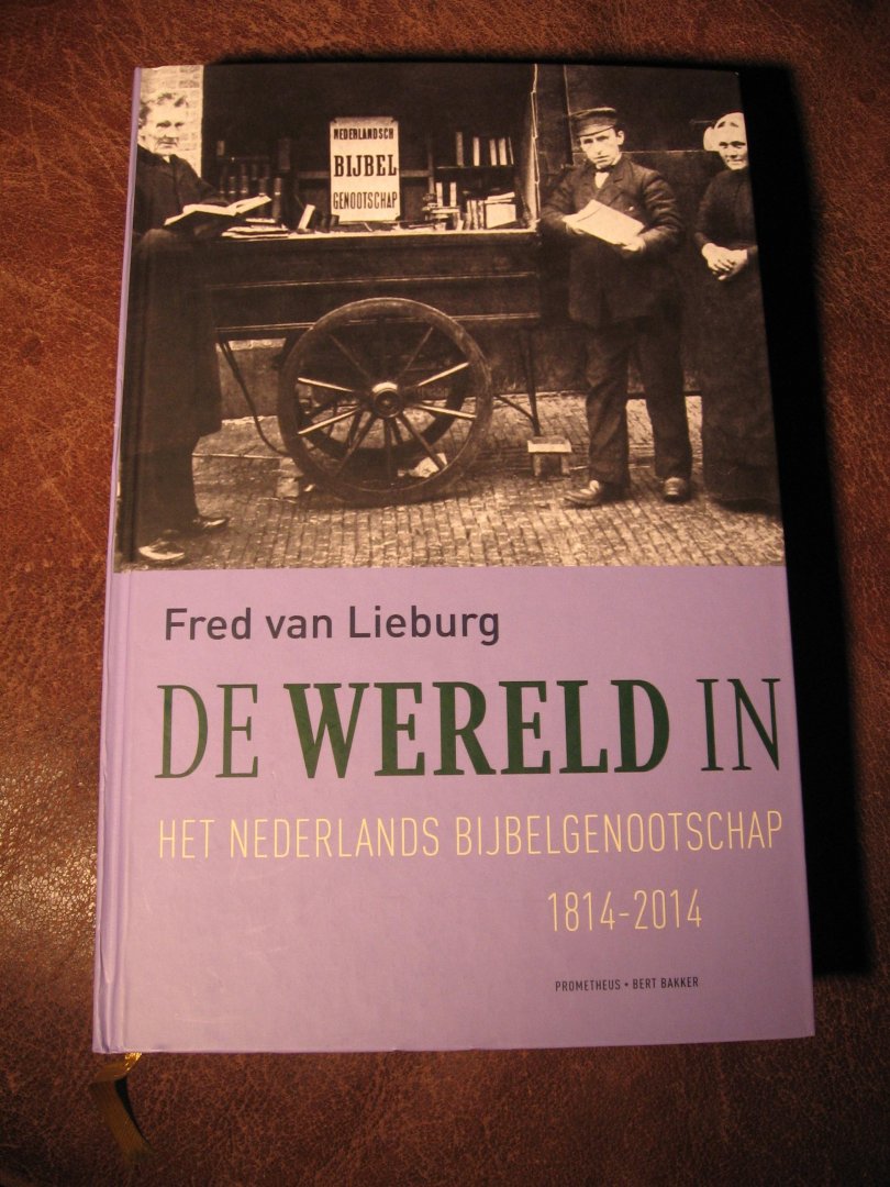 Lieburg, F. van - De wereld in. Het Nederlandse Bijbelgenootschap 1814-2014.