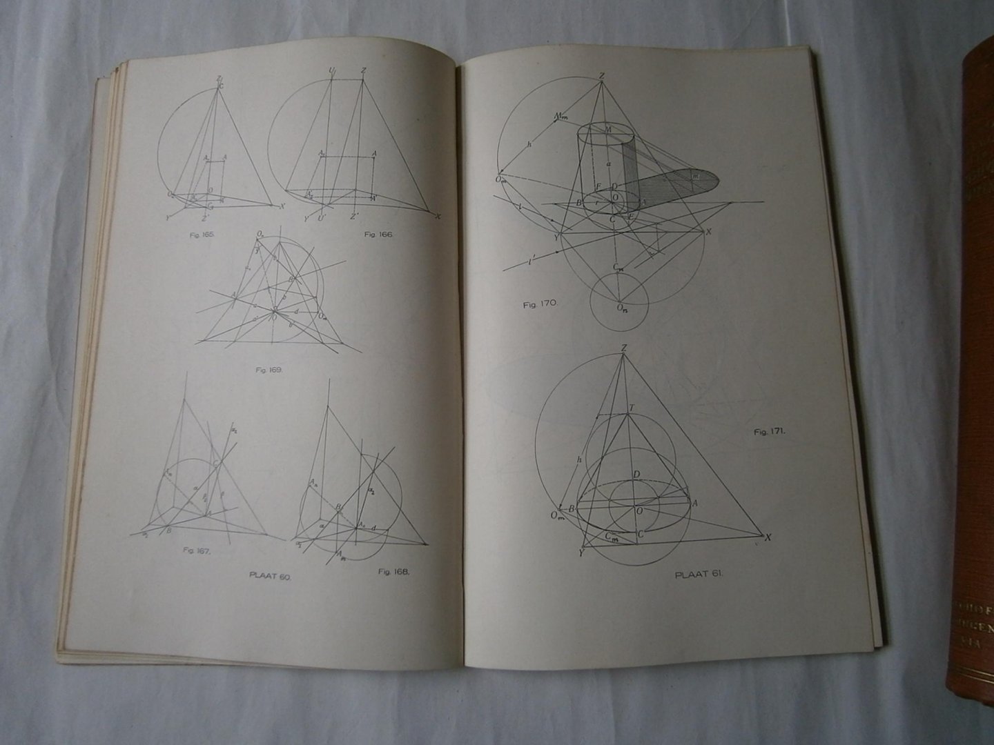 Veen, H.J. van - Beknopt leerboek der beschrijvende meetkunde + atlas
