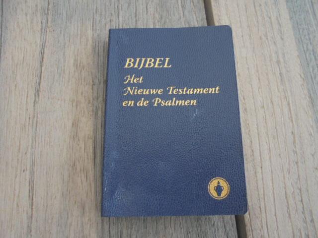 samenstellers - bijbel het nieuwe testament en psalmen