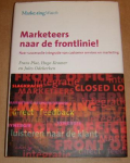 Auteur: F. Plat  & H. Kramer Co-auteur: J. Odekerken - Marketeers naar de frontlinie! Naar succesvolle integratie van customer services en marketing
