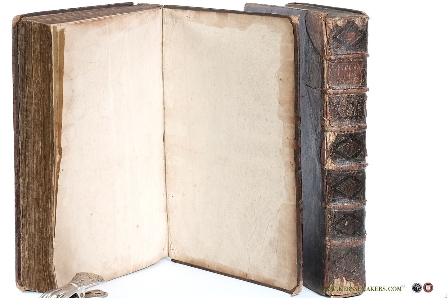 Chomel, Noel. - Dictionnaire oeconomique, contenant divers moyens d'augmenter son bien, et de conserver sa santé. [ 2 volumes ].