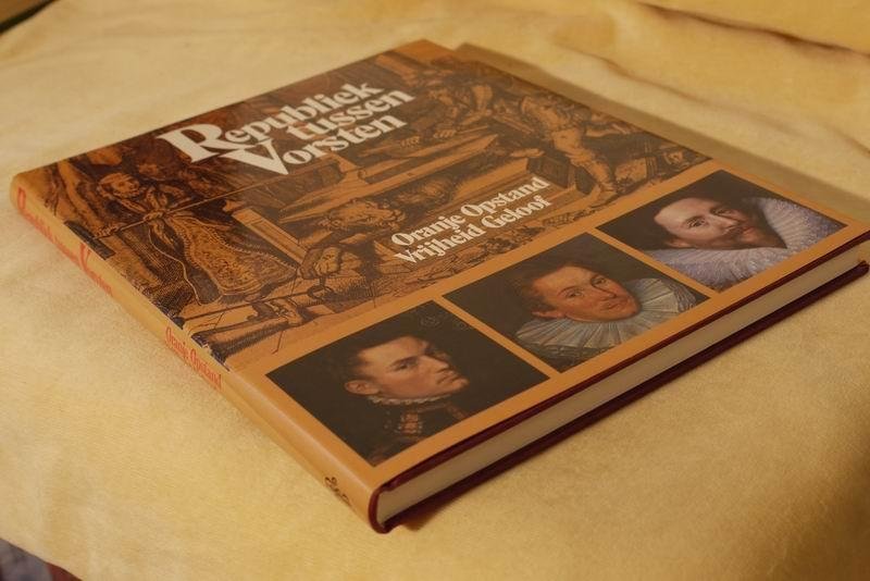 Wieringa F.  (red) - Republiek tussen vorsten. Oranje opstand vrijheid geloof