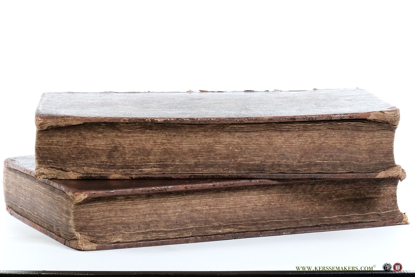 Chomel, Noel. - Dictionnaire oeconomique, contenant divers moyens d'augmenter son bien, et de conserver sa santé. [ 2 volumes ].
