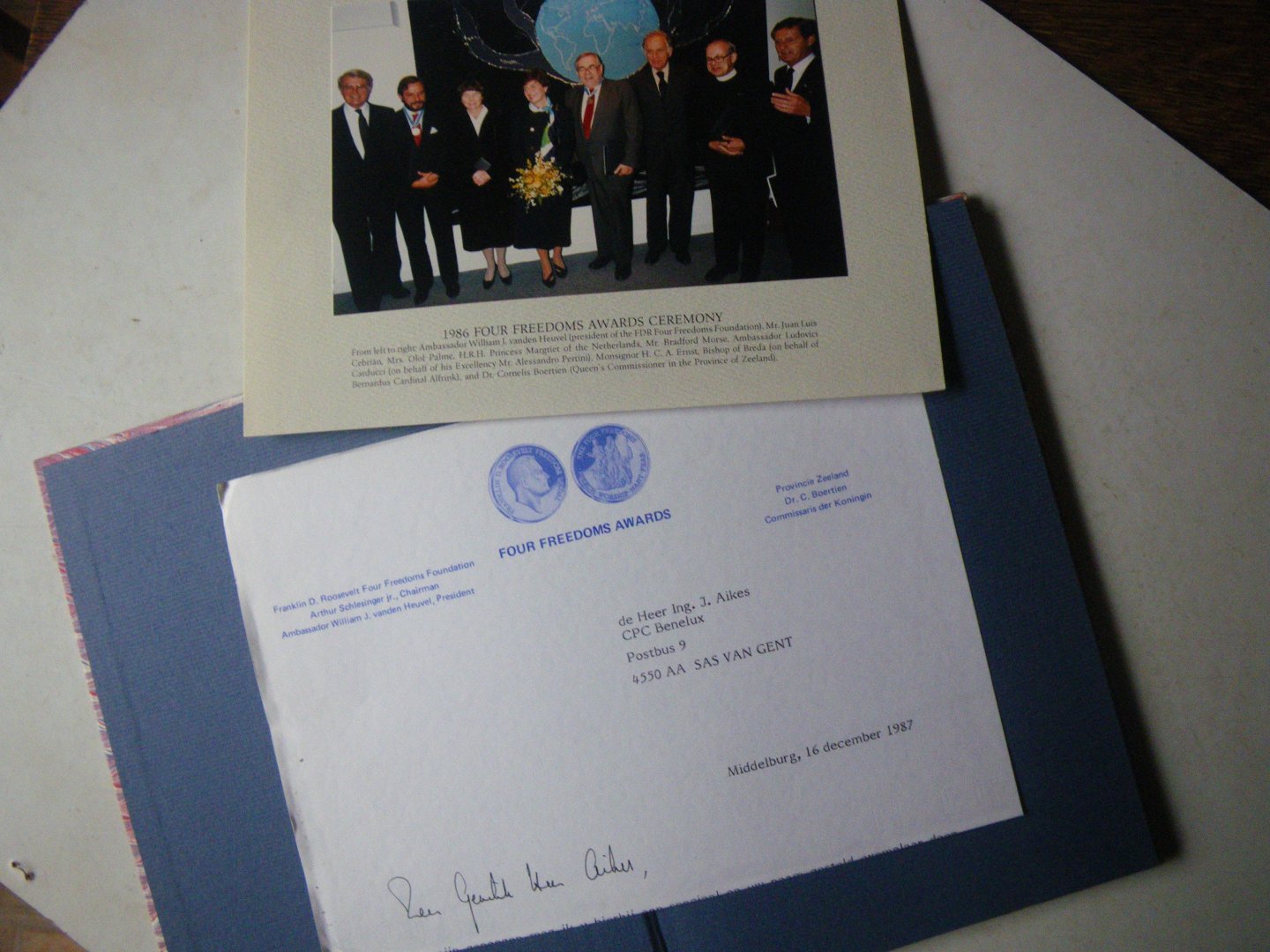 Boertien Cornelis , voorwoord , omslag speciaal ontworpen en handgemaakt door M. peter-Doisy - the Franklin Delano Roosevelt Four Freedoms Awards 1986 , exemplaar J. Aikes Sas van Gent