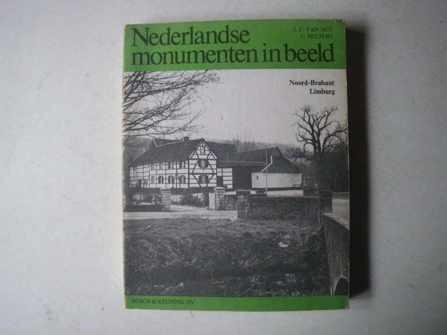 Agt, J.F. van; Peeters, C.; Illustrator : Delemarre, G. Th.; Dukker, G.J. e.a. - Nederlandse monumenten in beeld Noord-Brabant Limburg