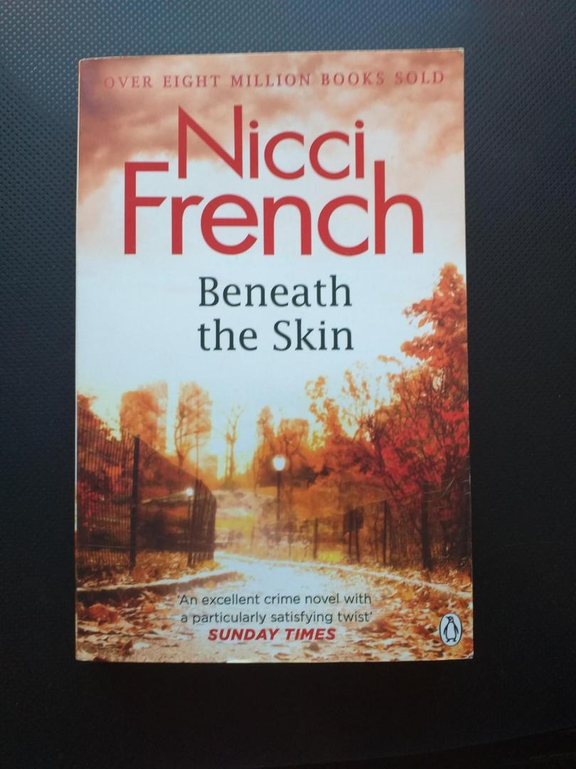French, Nicci - Beneath the Skin / With a new introduction by A. J. Finn