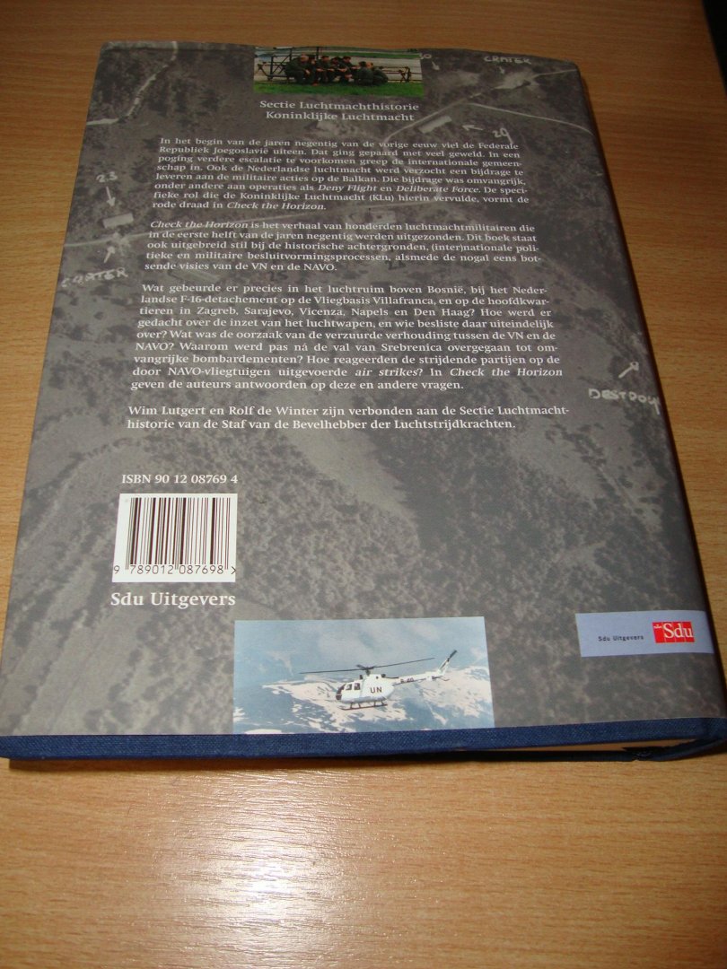 Lutgert, Wim e.a. - Check the horizon. De Koninklijke Luchtmacht en het conflict in voormalig Joegoslavie 1991-1995.