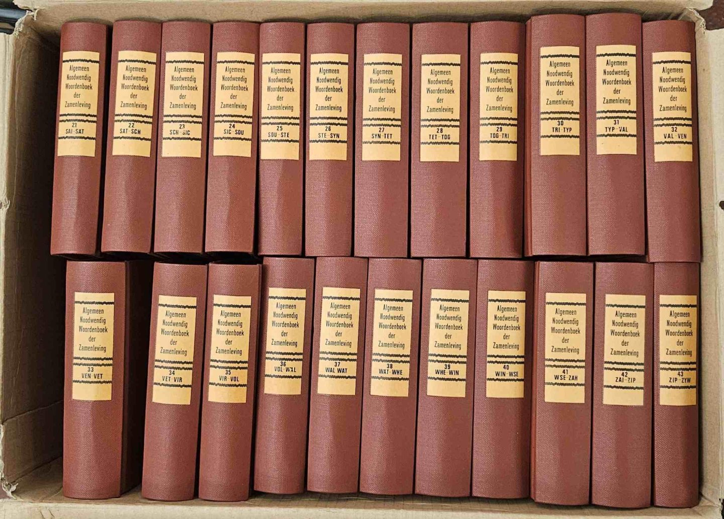 [Witsen Geysbeek, P.G.] - Algemeen noodwendig woordenboek der zamenleving : miniatuur-uitgave. Compleet in 43 banden