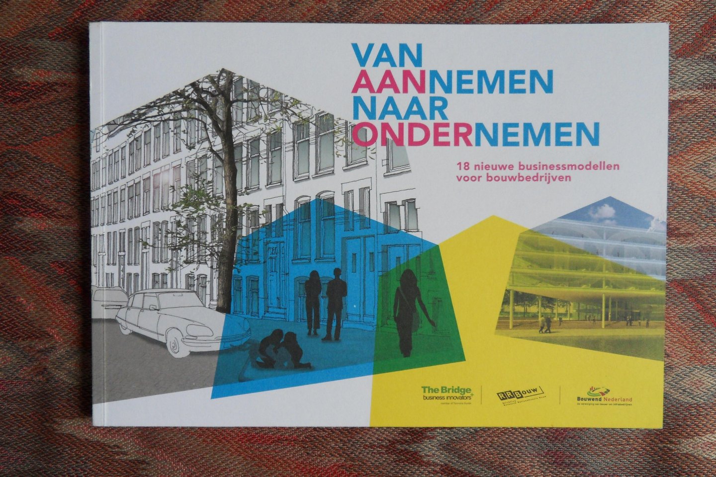 Hielkema, ir. Matthijs; Muis, Margriet MSc; Nijland, Fred; Fraanje, dr. ing. Peter. - Van Aannemen naar Ondernemen. - 18 nieuwe businessmodellen voor bouwbedrijven.