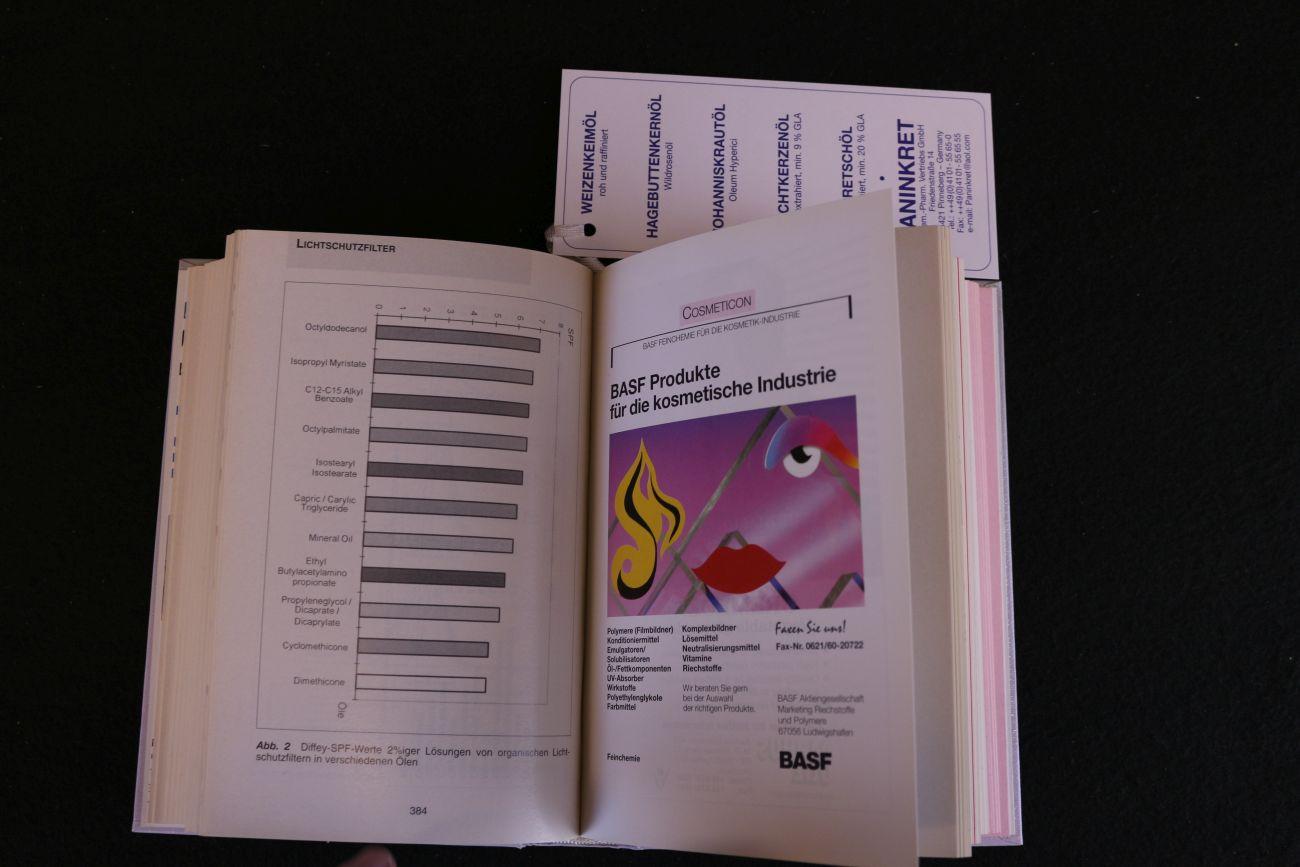 Ziolkowsky, Bernd - Kosmetik Jahrbuch.  Neue Roh -und  Wirkstoffe für  moderne Produktkonzepte. Augsburg 1998 ( 3 foto's)