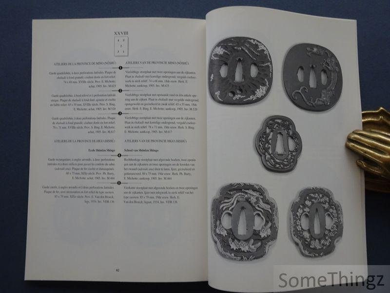 Coll. / Musées Royaux d'art et d'histoire. - Tsuba. La collection des gardes de sabres japonais des musées royaux d'art et d'histoire / De verzameling stootplaten van de koninklijke musea voor kunst en geschiedenis. [texte FR-NED]