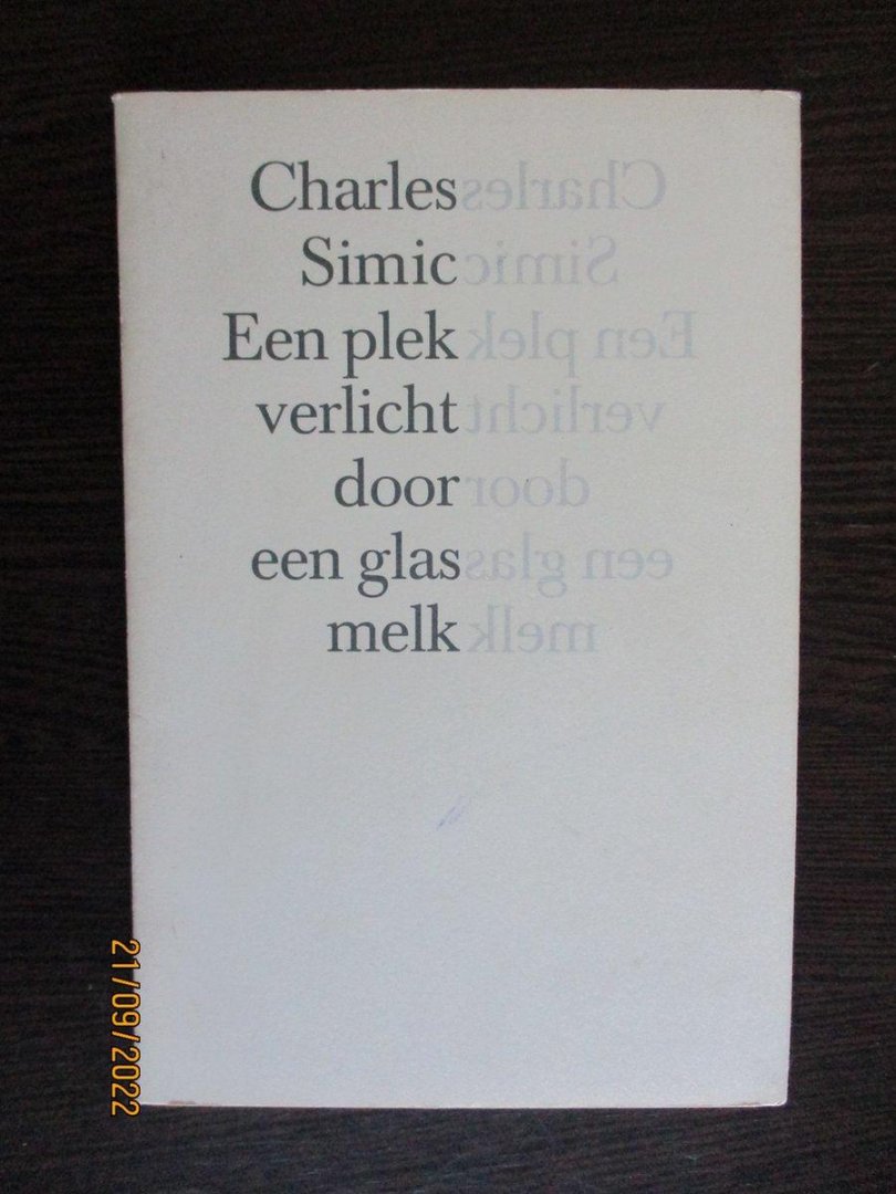 Simic - Een plek verlicht door een glas melk
