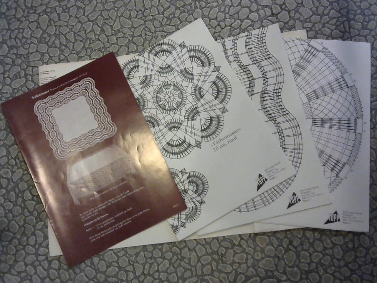 Krieger-Straub, Else (Hrsg.) - Klöppeln 1. 17 Klöppelbriefe für Decken und Deckchen in verschiedenen Grösse