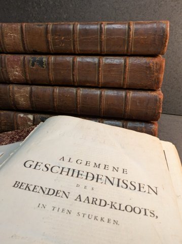 SUIKERS, GEERLOF, VERBURG, ISAAK, - Algemene kerkelyke en wereldlyke geschiedenissen des bekenden aard-kloots, of een verhaal van al het gene gedenkwaardig in de verscheide ryken en staten dezer wereldt is voorgevallen, van de schepping der wereldt tot de doodt van Willem den II...