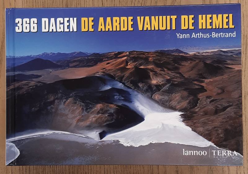 ARTHUS-BERTRAND, YANN. - 366 dagen de aarde vanuit de hemel.