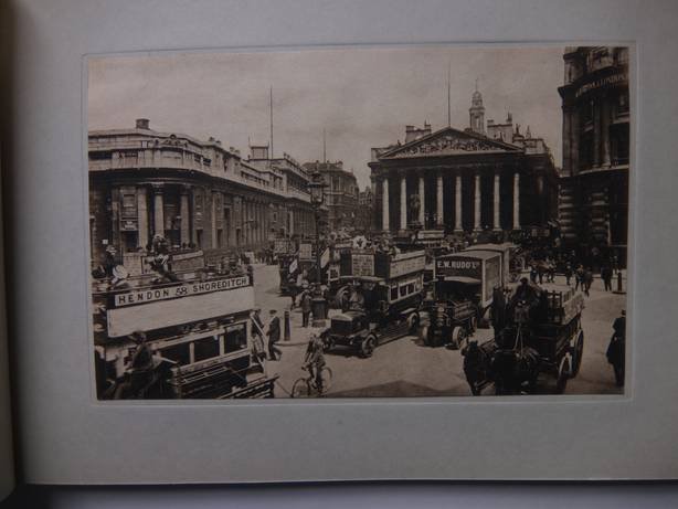 N.n.. - London. Twenty-four artistic views. Beautifully printed in latest mezzo-tint process.