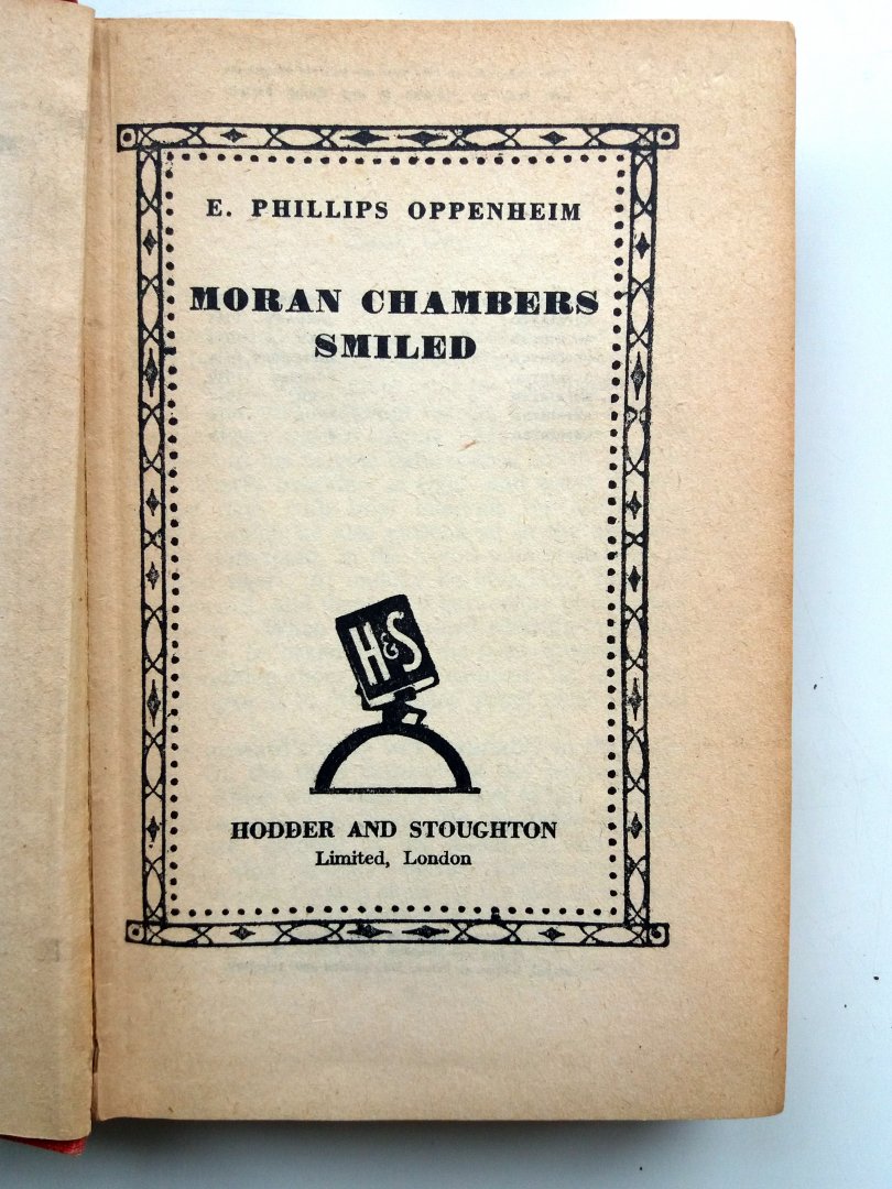 Phillips Oppenheim, E. - Moran Chambers Smiled (ENGELSTALIG)