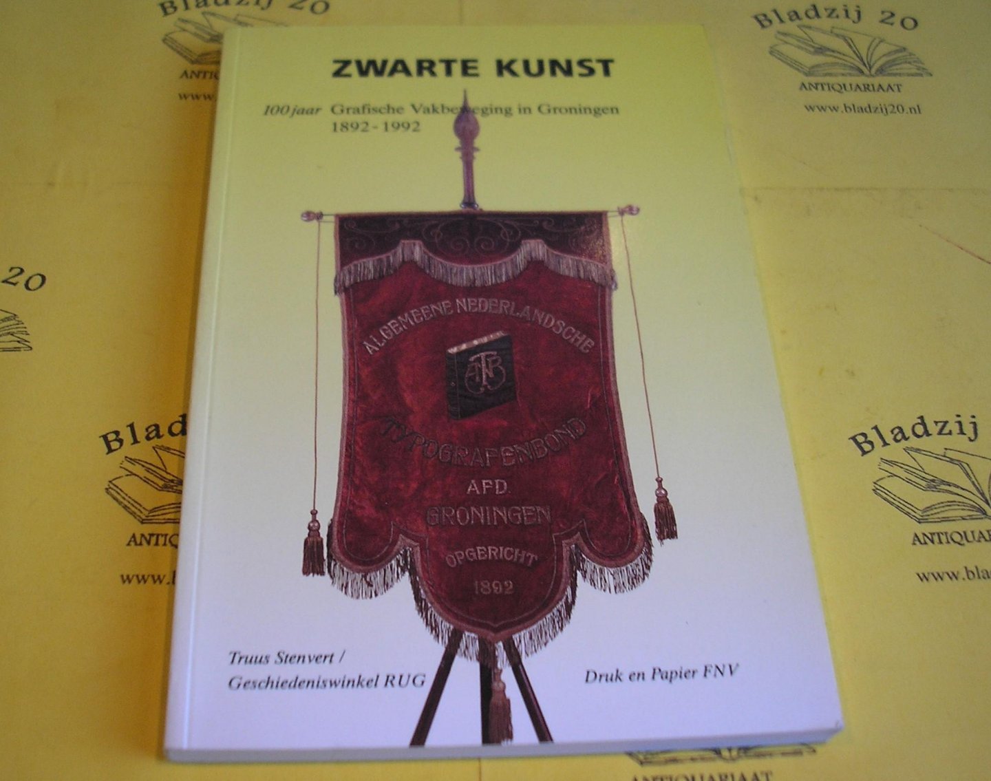 Stenvert, Truus. - Zwarte Kunst. 100 jaar Grafische Vakbeweging in Groningen 1892-1992.