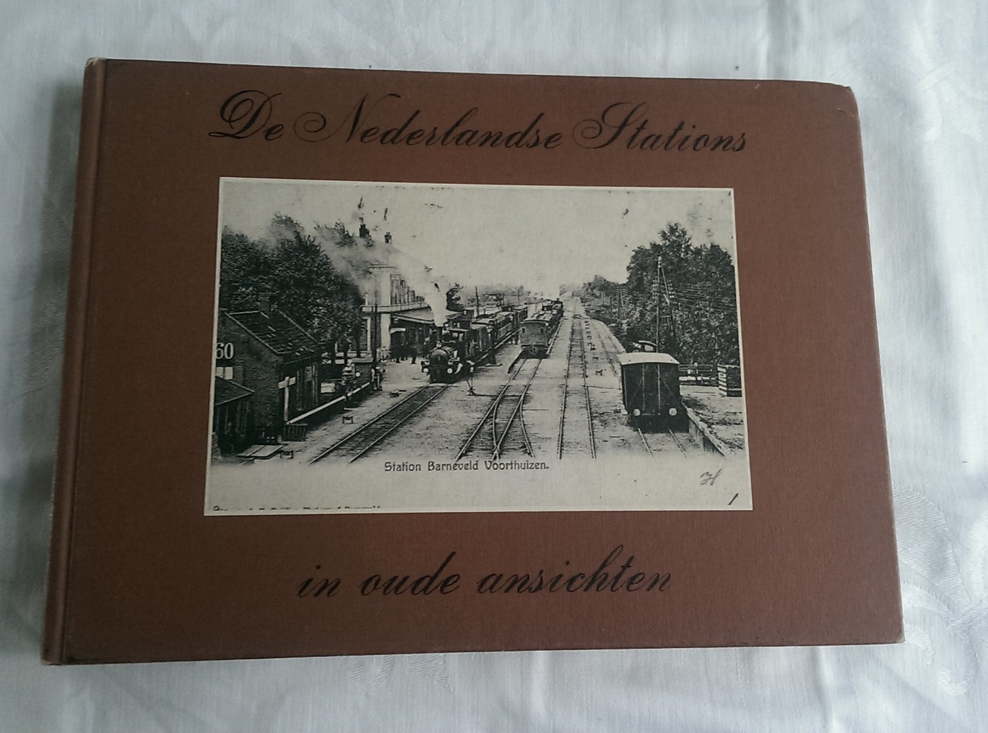  - De Nederlandse stations in oude ansichten